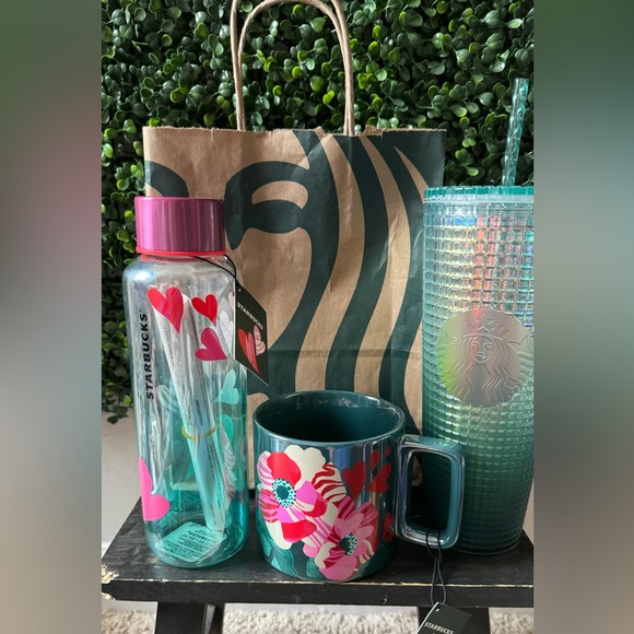 STARBUCKS VALENTINE HEART COLLECTION WITH ADDED STUDDED TUMBLER - Picture 3 of 14